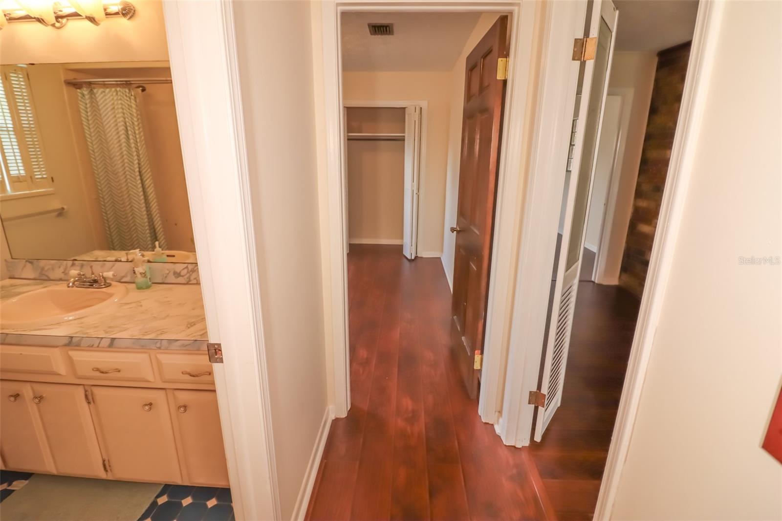 Image 19 of 31 For 3442 Red Oak Circle E