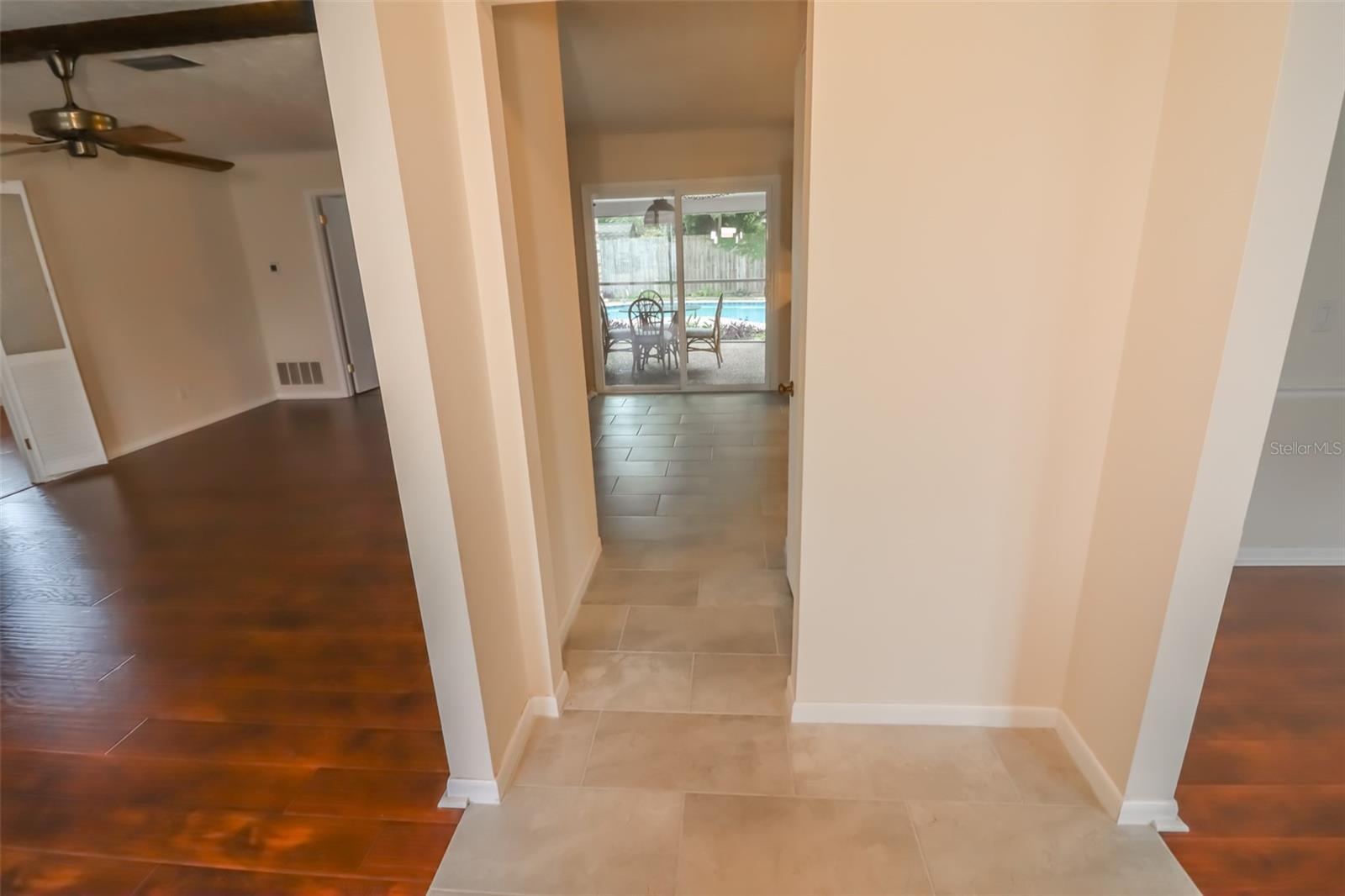 Image 3 of 31 For 3442 Red Oak Circle E