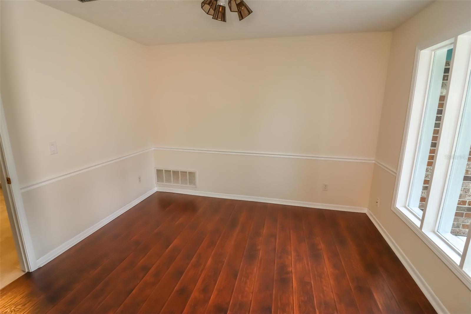 Image 4 of 31 For 3442 Red Oak Circle E