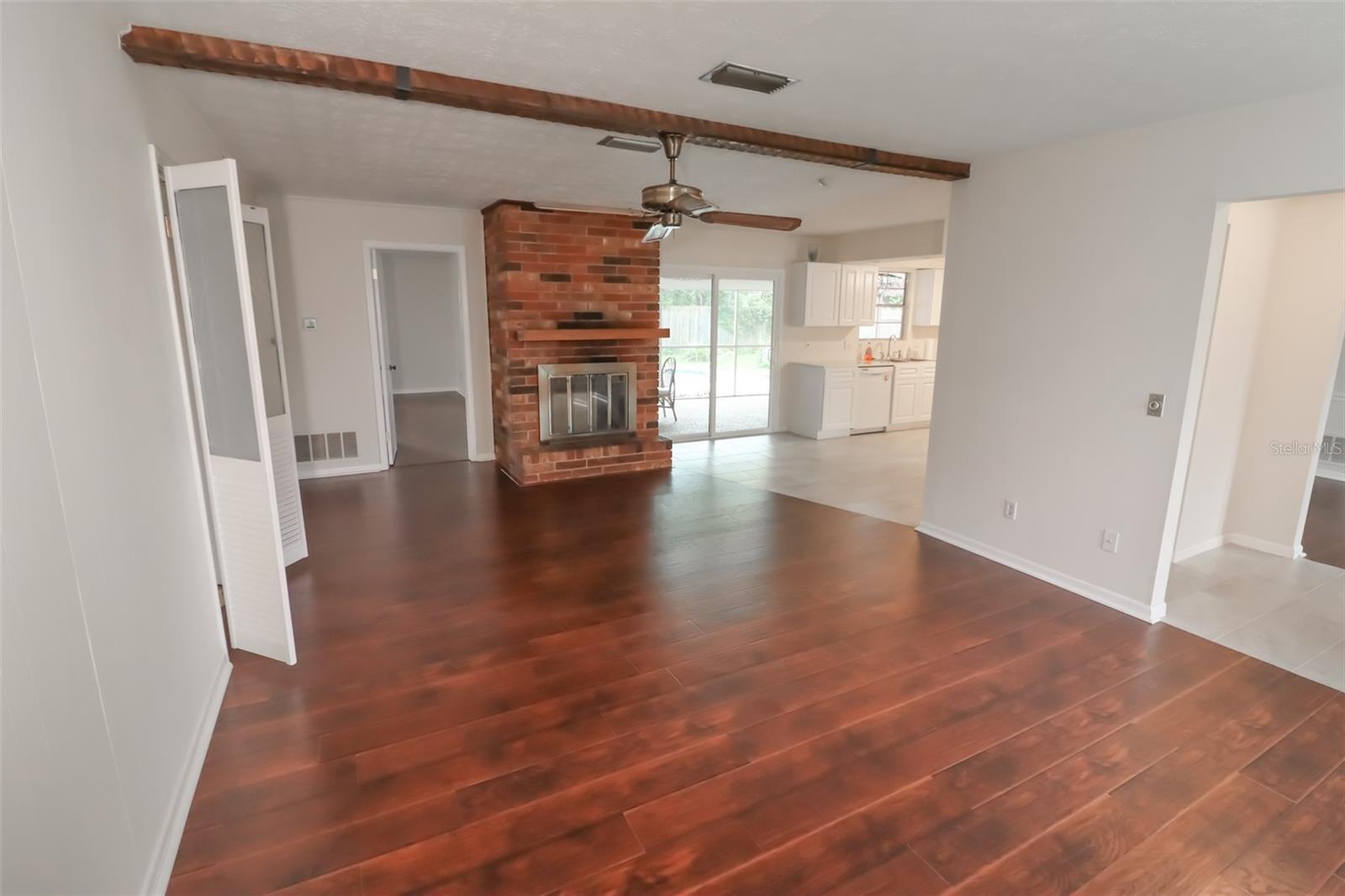 Image 8 of 31 For 3442 Red Oak Circle E