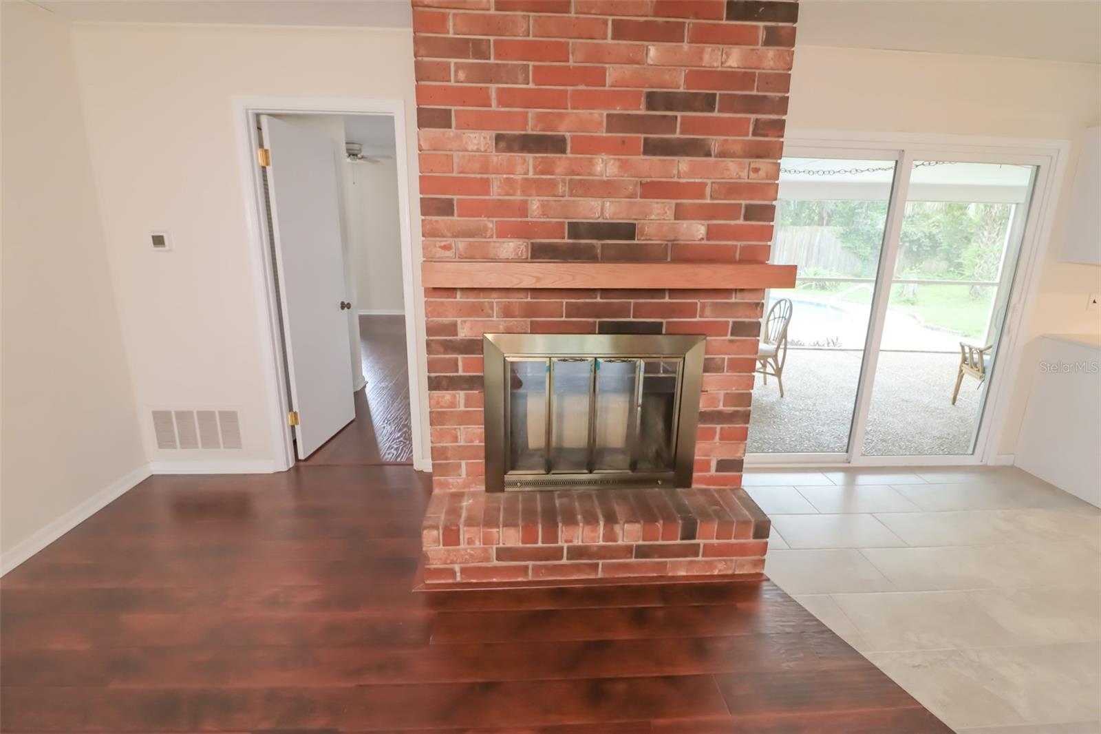 Image 9 of 31 For 3442 Red Oak Circle E