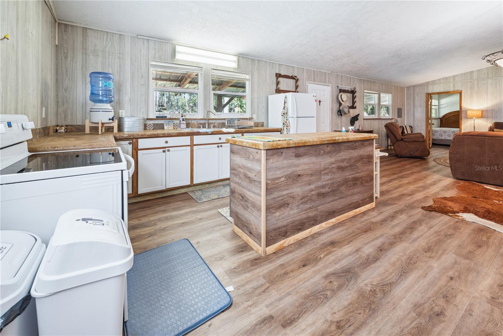 Image 18 of 41 For 6550 100th Court