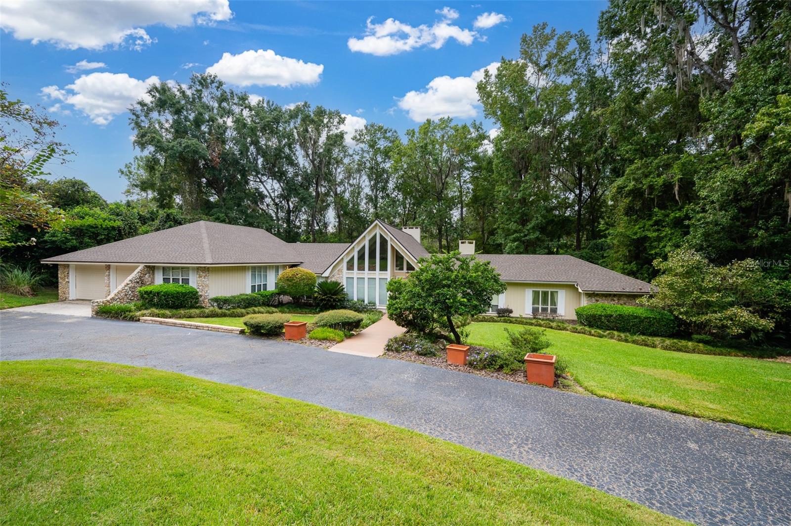 Image 2 of 60 For 2425 26th Place