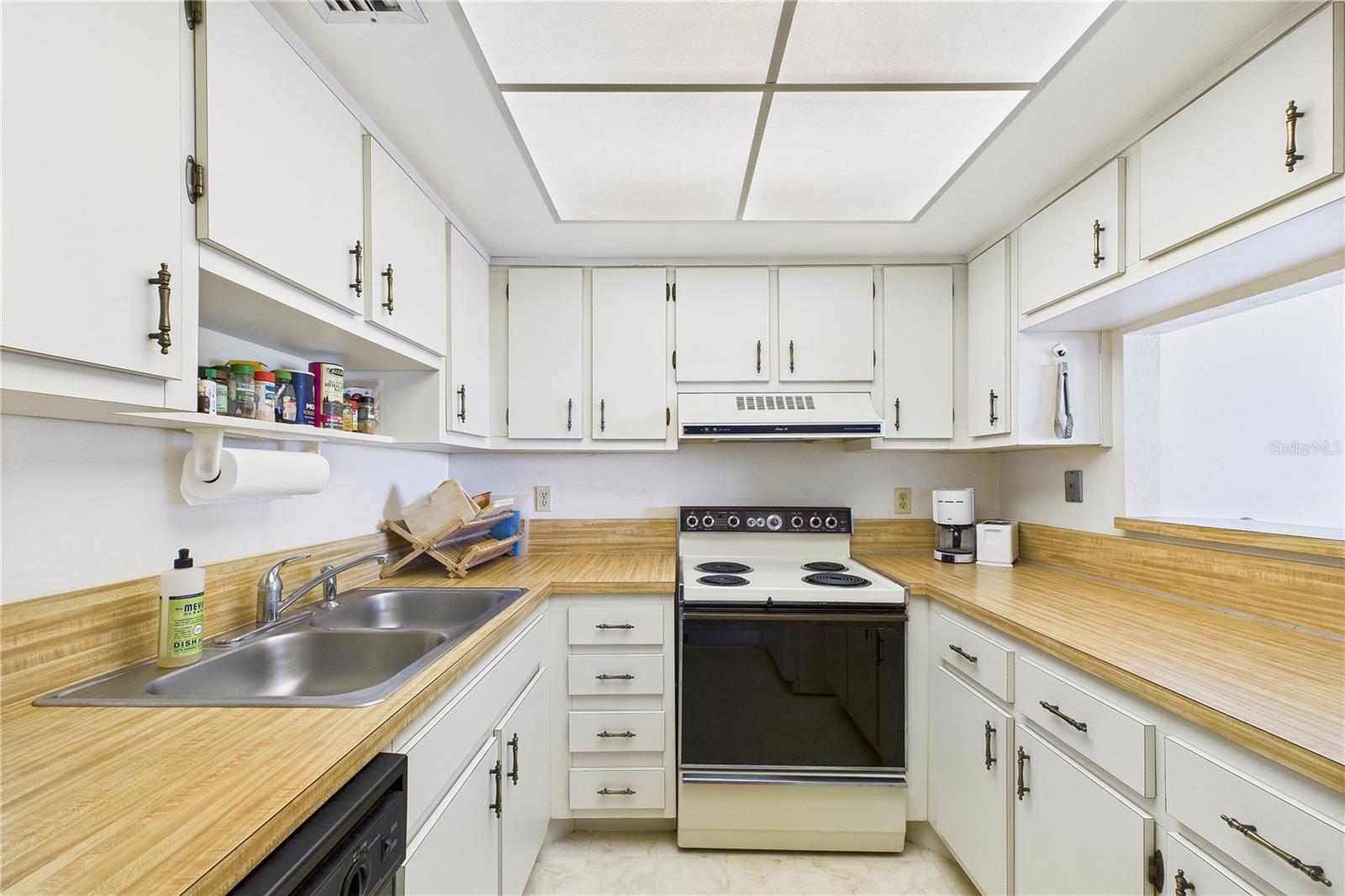 Image 10 of 29 For 21 Cove Road 21e