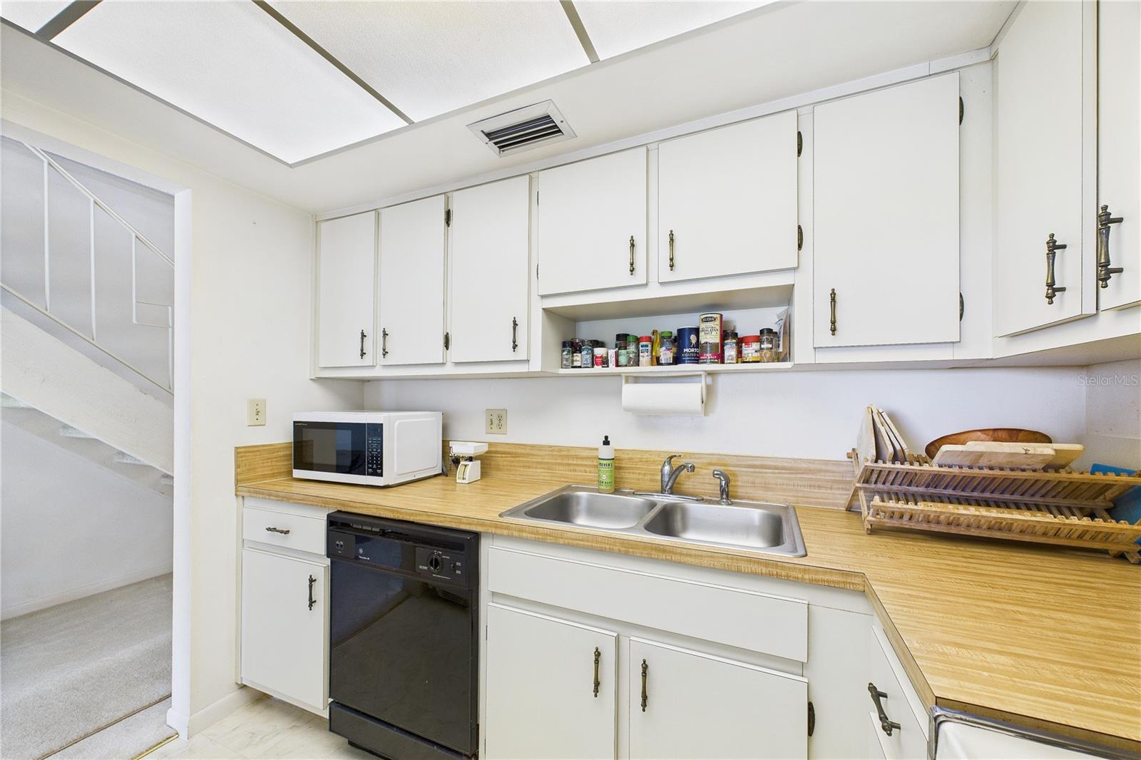 Image 11 of 29 For 21 Cove Road 21e