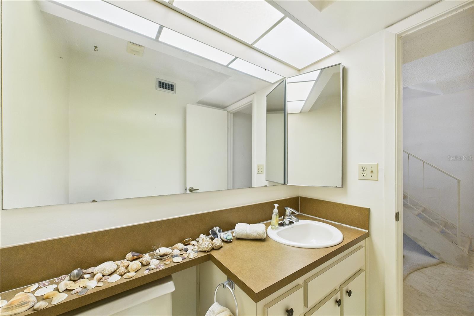 Image 13 of 29 For 21 Cove Road 21e