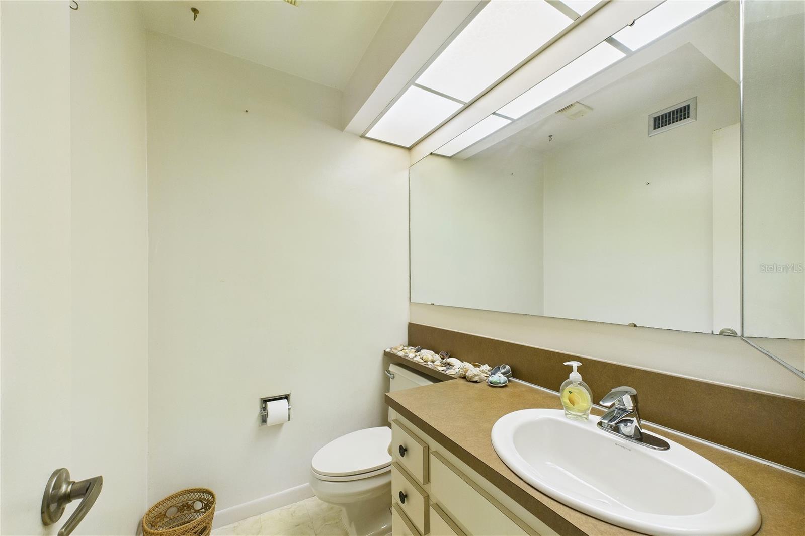 Image 14 of 29 For 21 Cove Road 21e