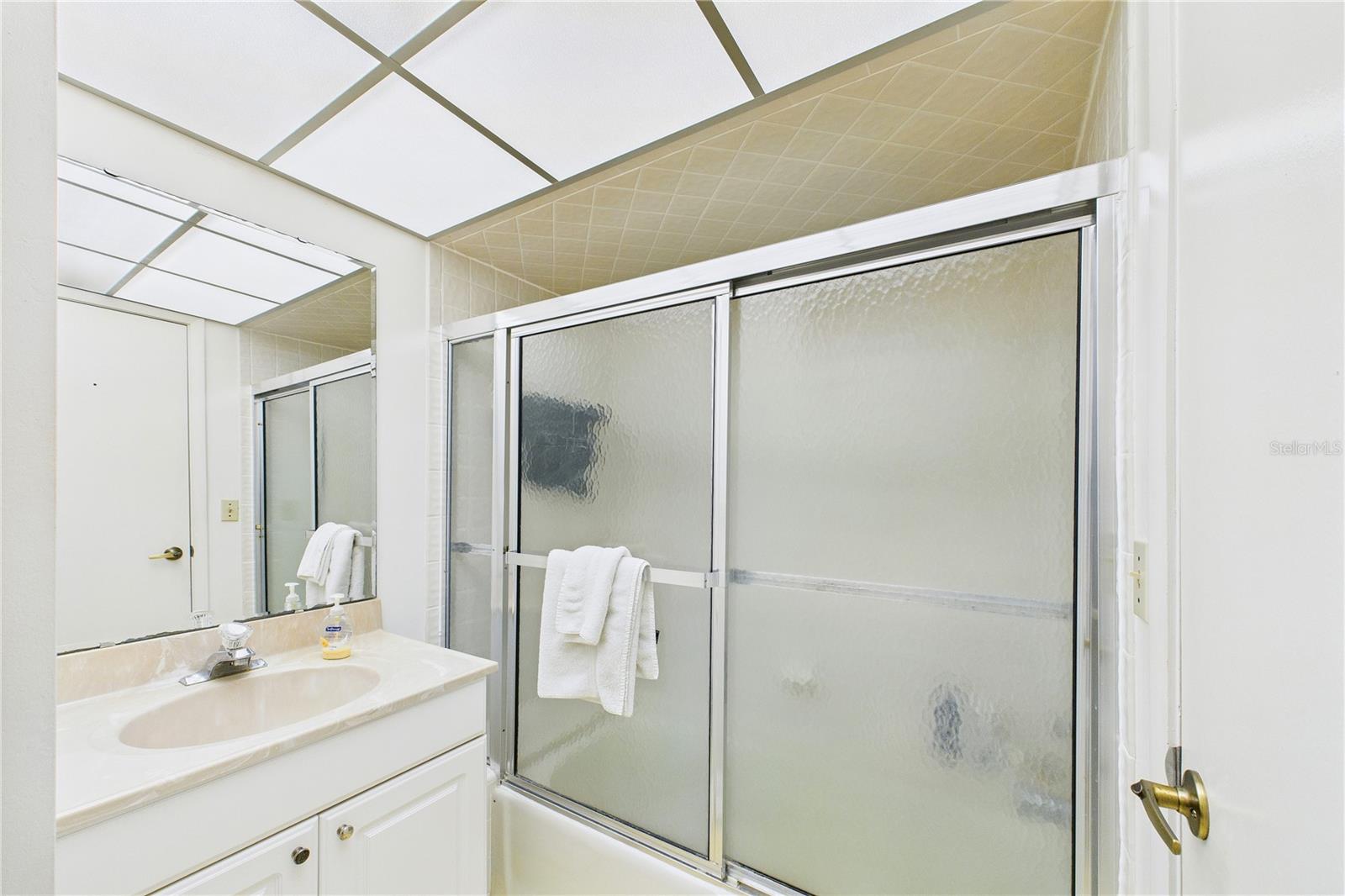 Image 20 of 29 For 21 Cove Road 21e