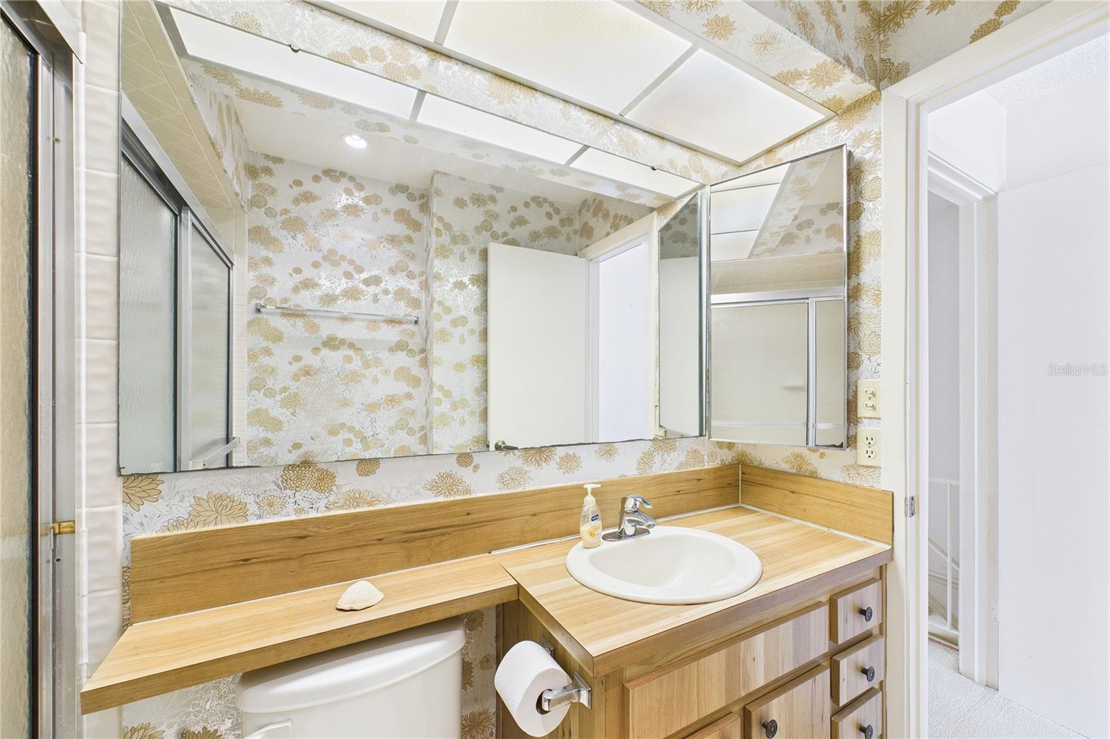 Image 24 of 29 For 21 Cove Road 21e