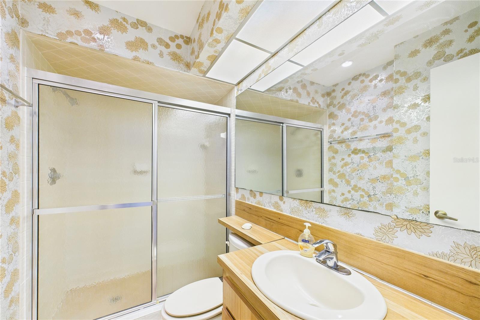 Image 25 of 29 For 21 Cove Road 21e