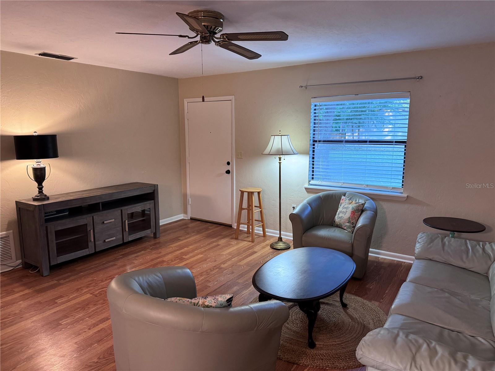 Image 3 of 12 For 4530 27  