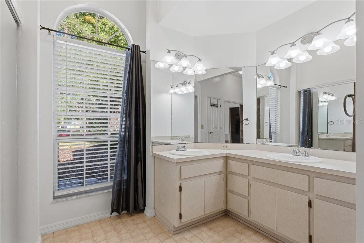 Image 12 of 37 For 4237 64th Street