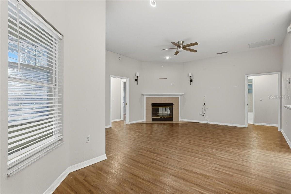 Image 18 of 37 For 4237 64th Street