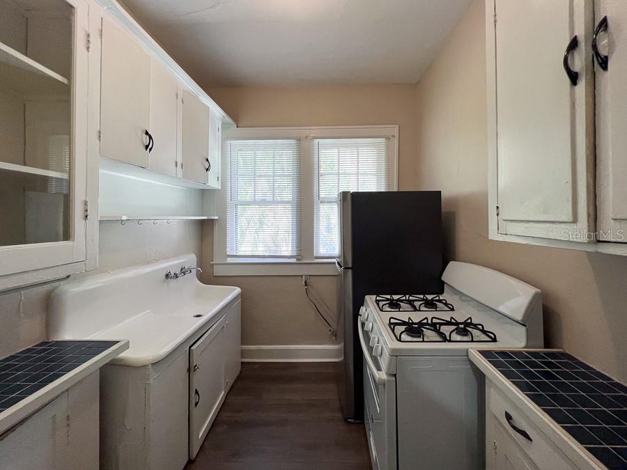 Image 9 of 20 For 318 2nd Avenue 5