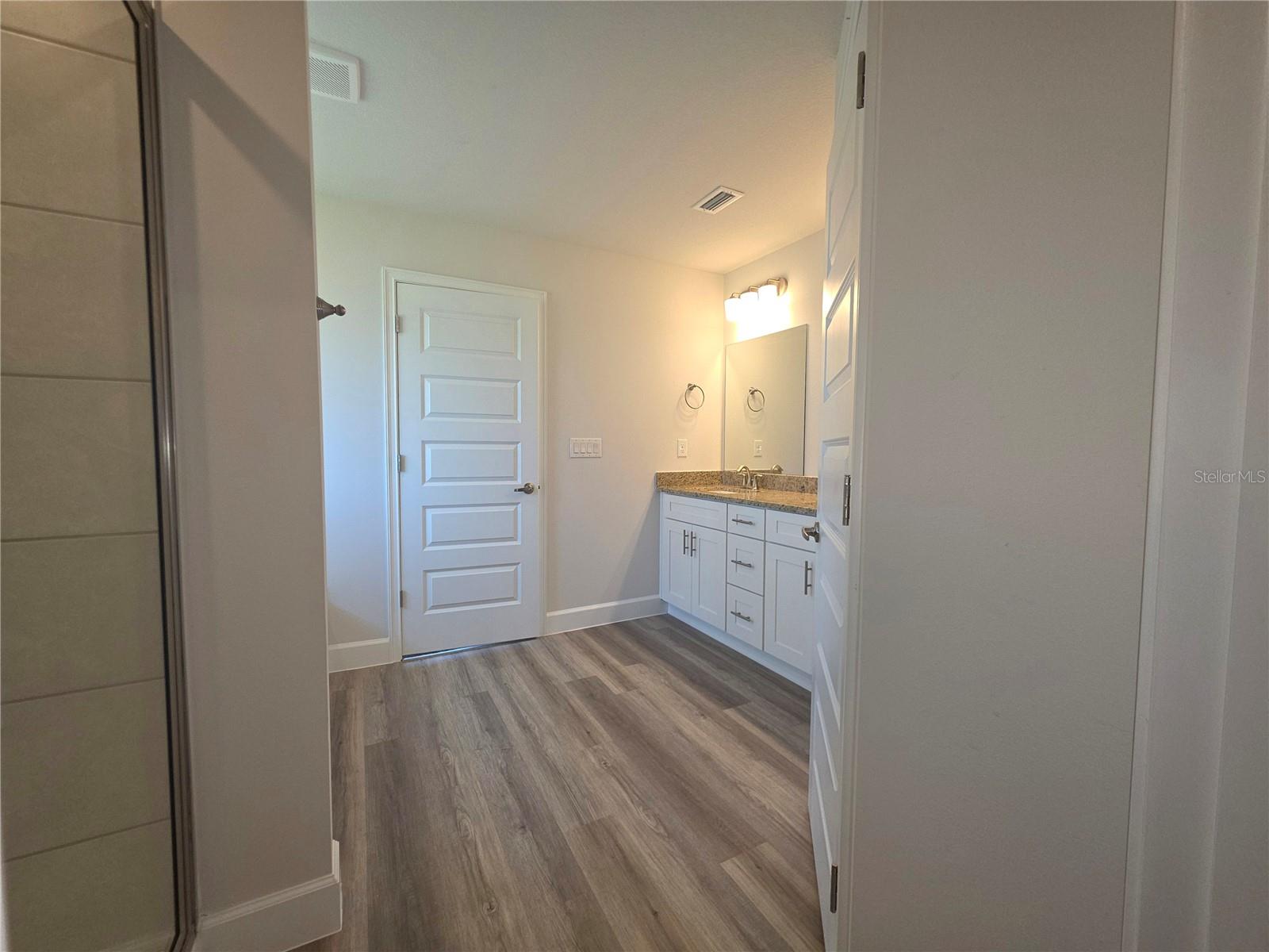 Listing photo id 34 for 747 Rosemary Drive