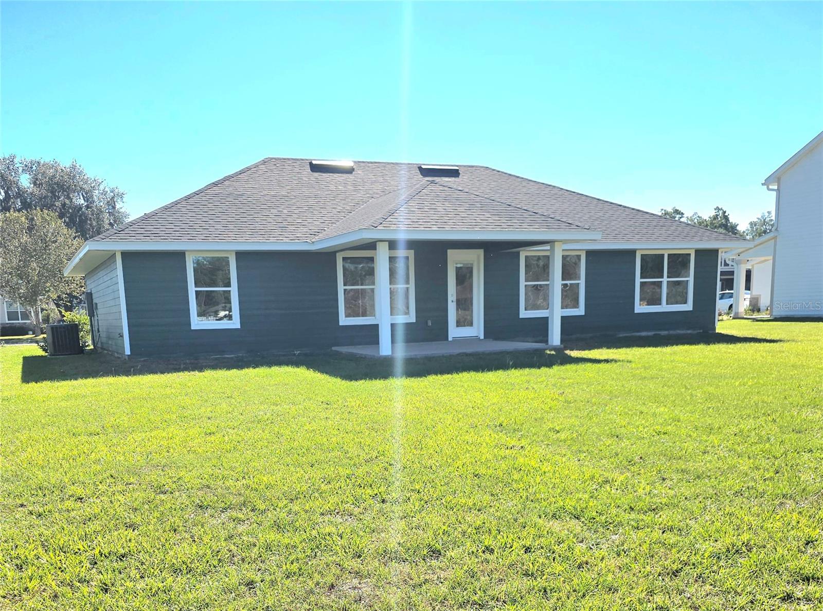 Listing photo id 7 for 747 Rosemary Drive