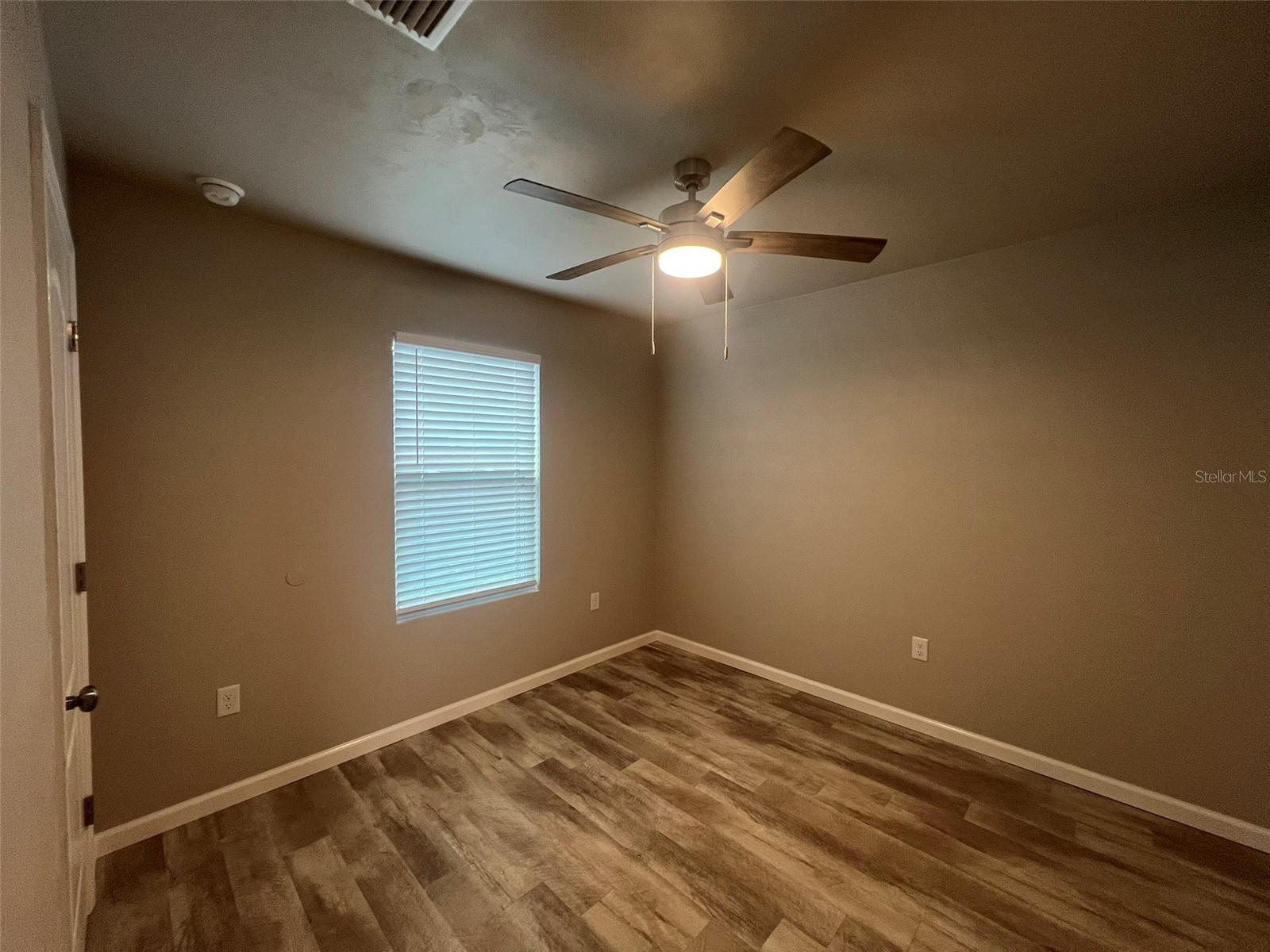 Image 17 of 19 For 22945 183rd Lane