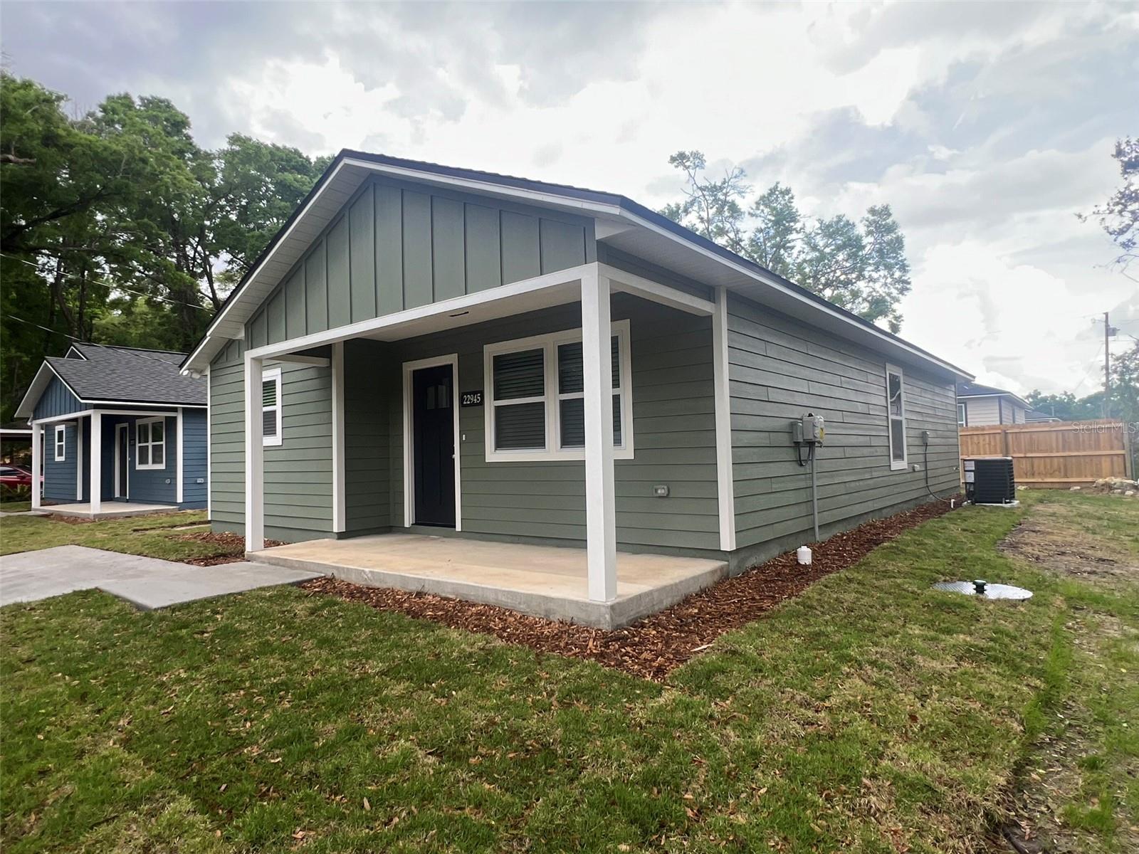 Image 2 of 19 For 22945 183rd Lane