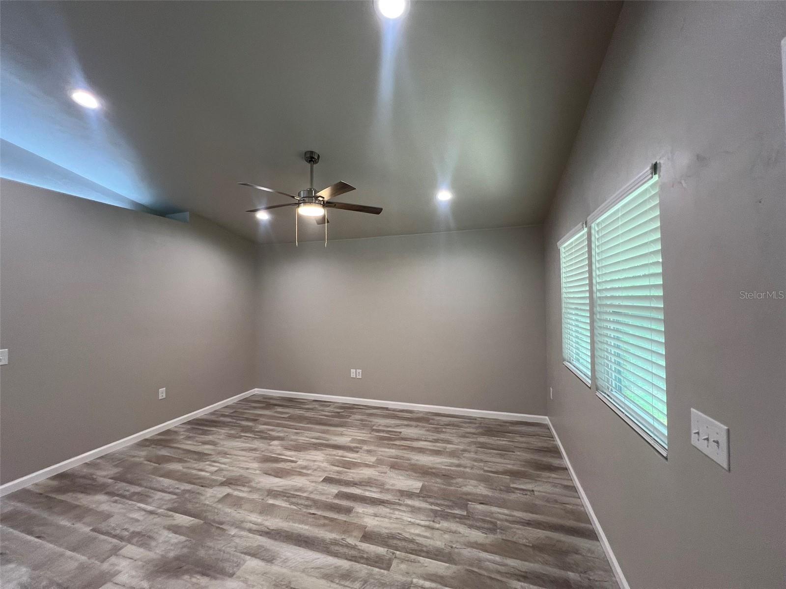 Image 5 of 19 For 22945 183rd Lane