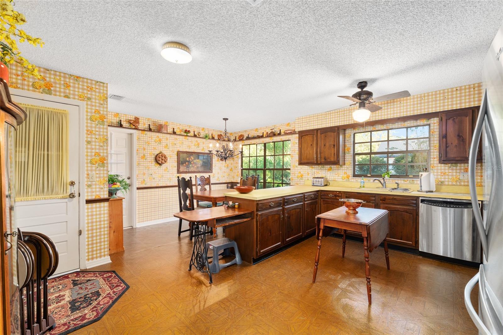 Image 28 of 84 For 3925 17th Street