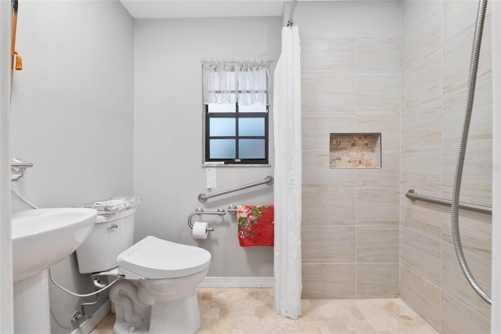 Image 42 of 84 For 3925 17th Street