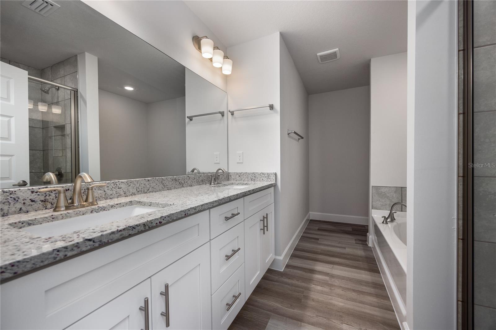 Image 14 of 27 For 13879 150th  