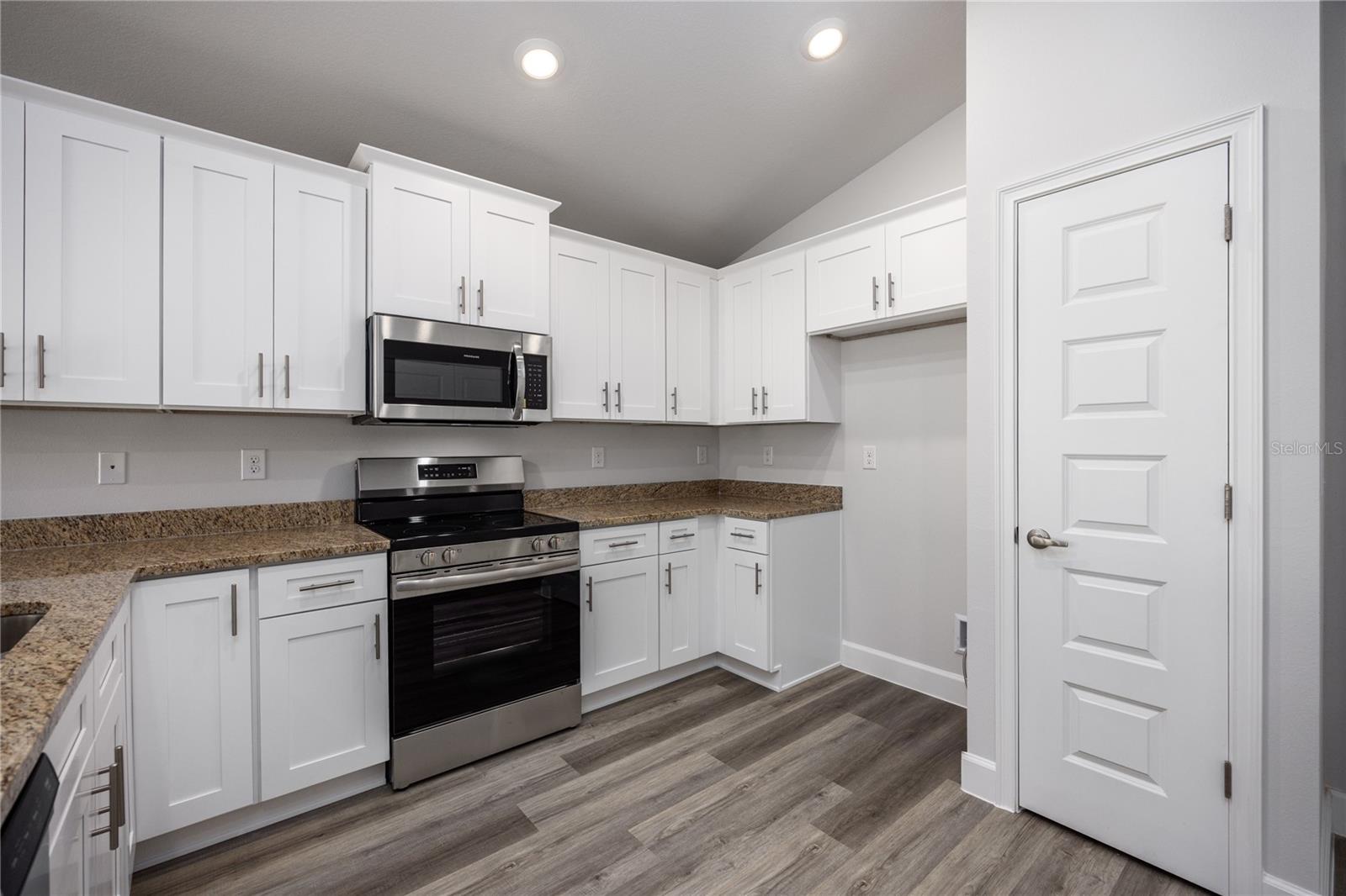 Image 13 of 22 For 13831 150th Circles