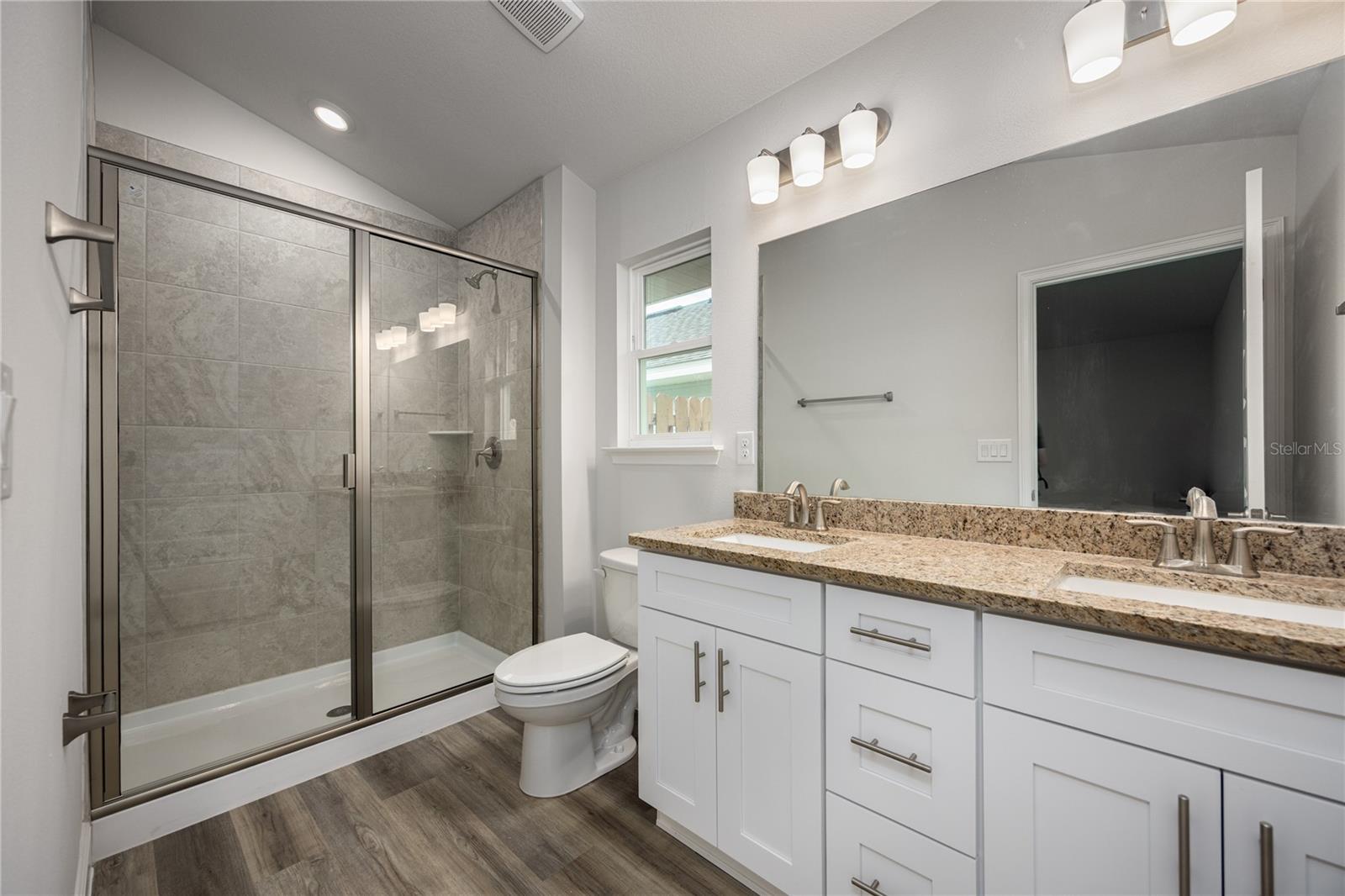 Image 20 of 22 For 13831 150th Circles