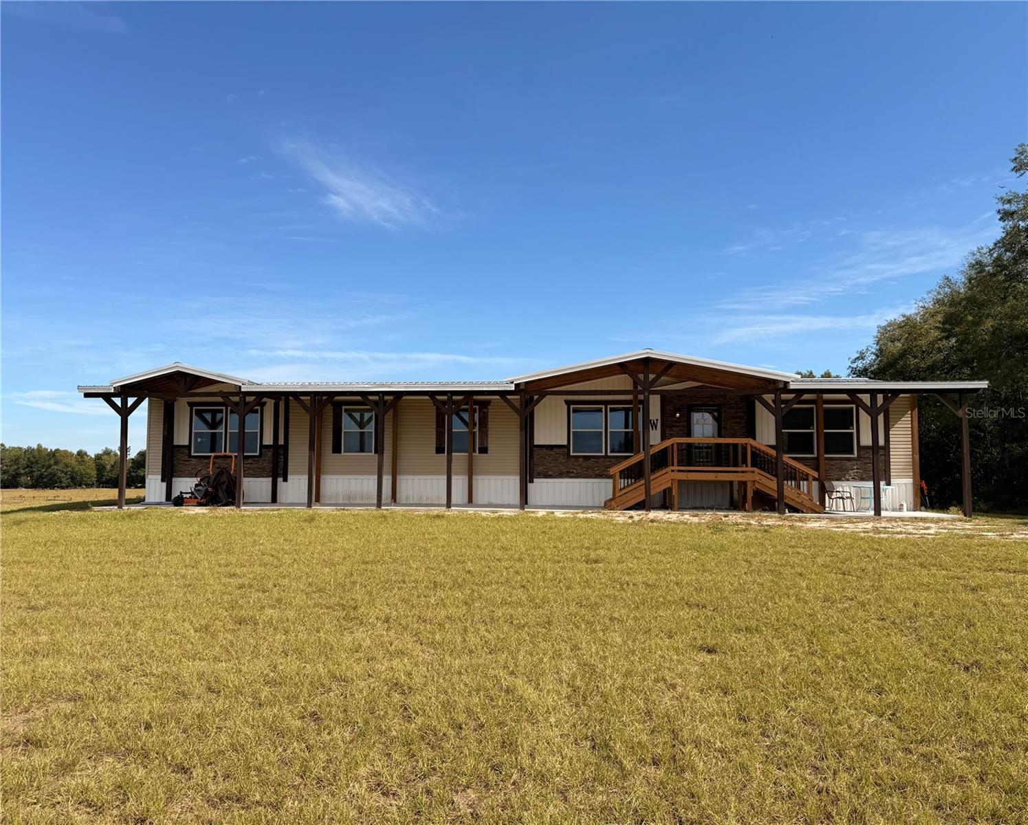 Listing photo id 0 for 10020 7th Terrace