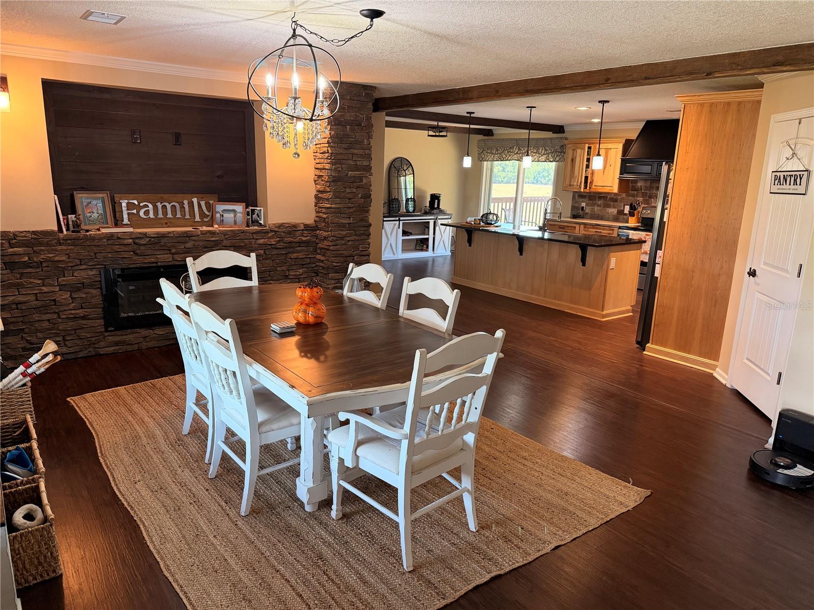 Listing photo id 2 for 10020 7th Terrace