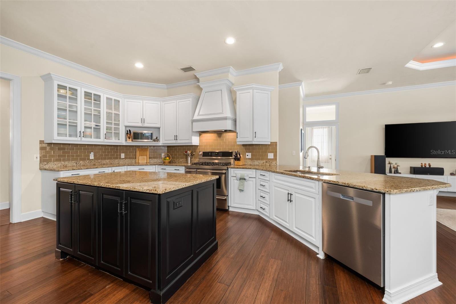 Image 5 of 66 For 12047 1st Lane