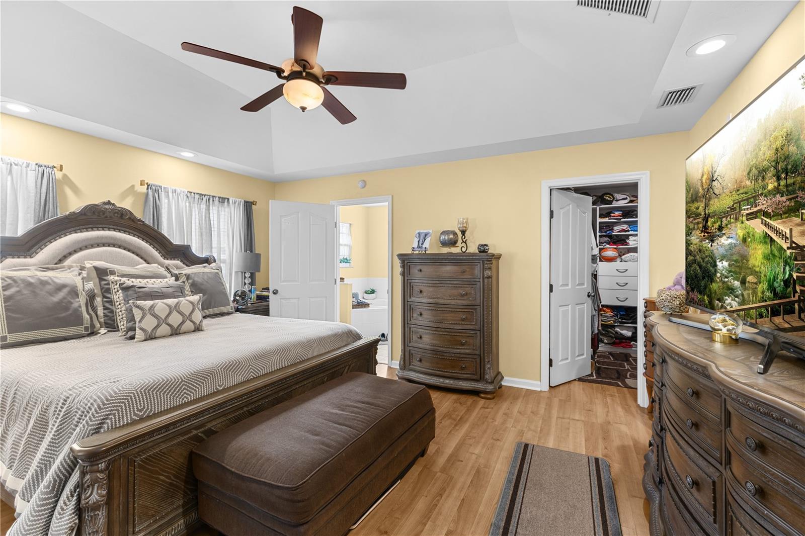 Image 12 of 33 For 25415 15th Avenue