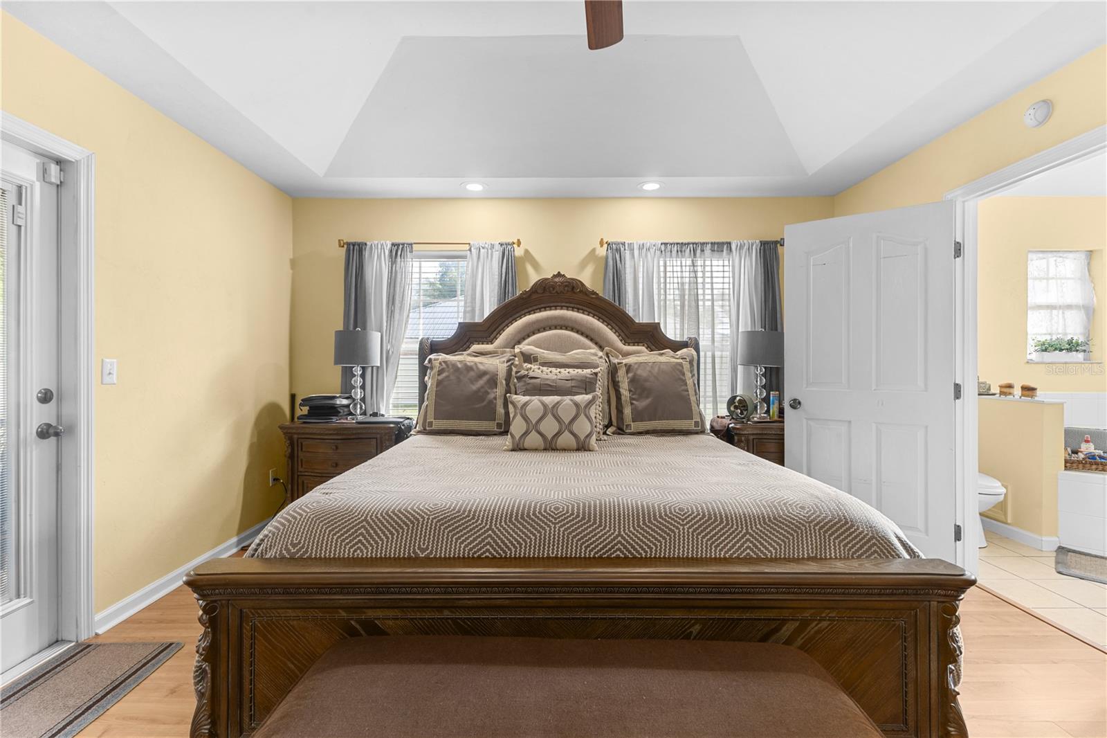 Image 13 of 33 For 25415 15th Avenue