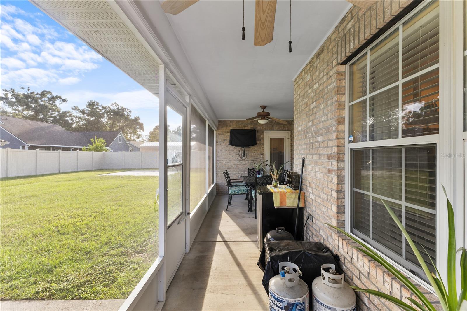 Image 22 of 33 For 25415 15th Avenue