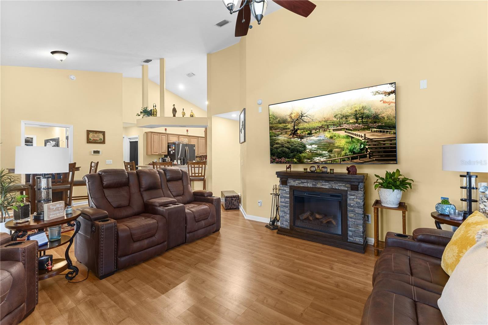 Image 5 of 33 For 25415 15th Avenue