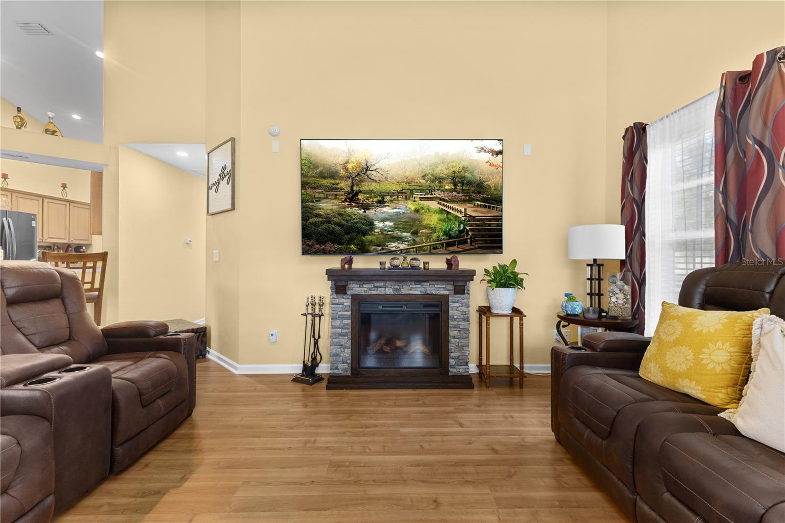 Image 8 of 33 For 25415 15th Avenue