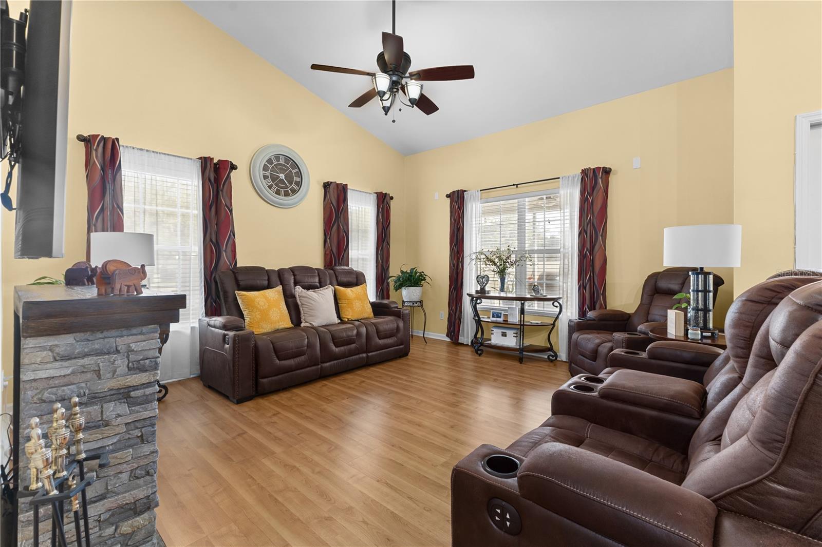 Image 9 of 33 For 25415 15th Avenue