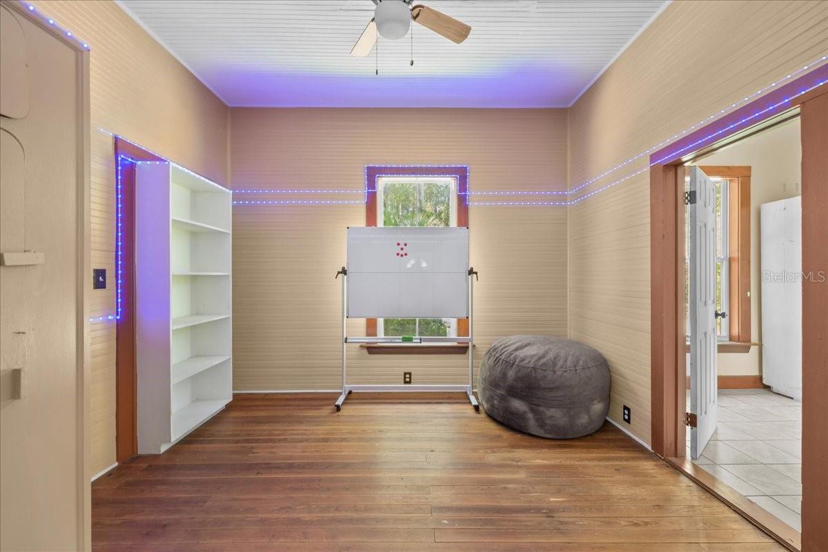 Image 10 of 35 For 21317 111th Avenue