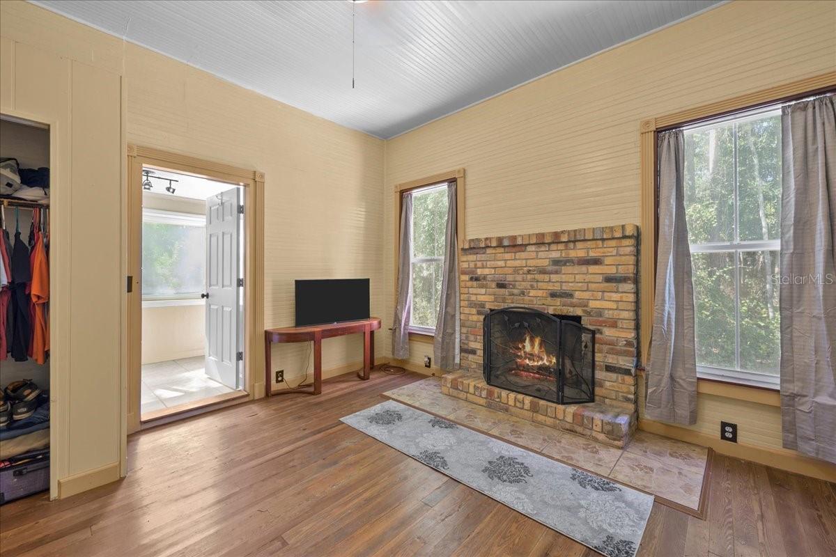 Image 24 of 35 For 21317 111th Avenue