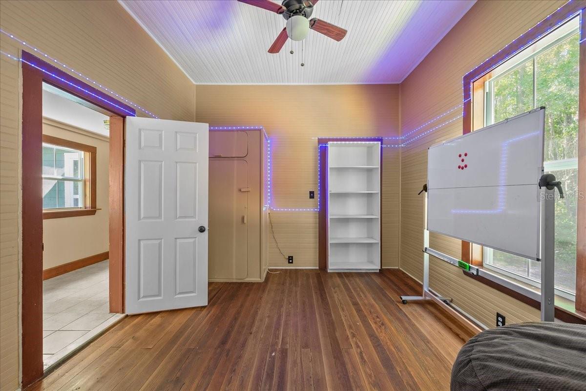 Image 9 of 35 For 21317 111th Avenue