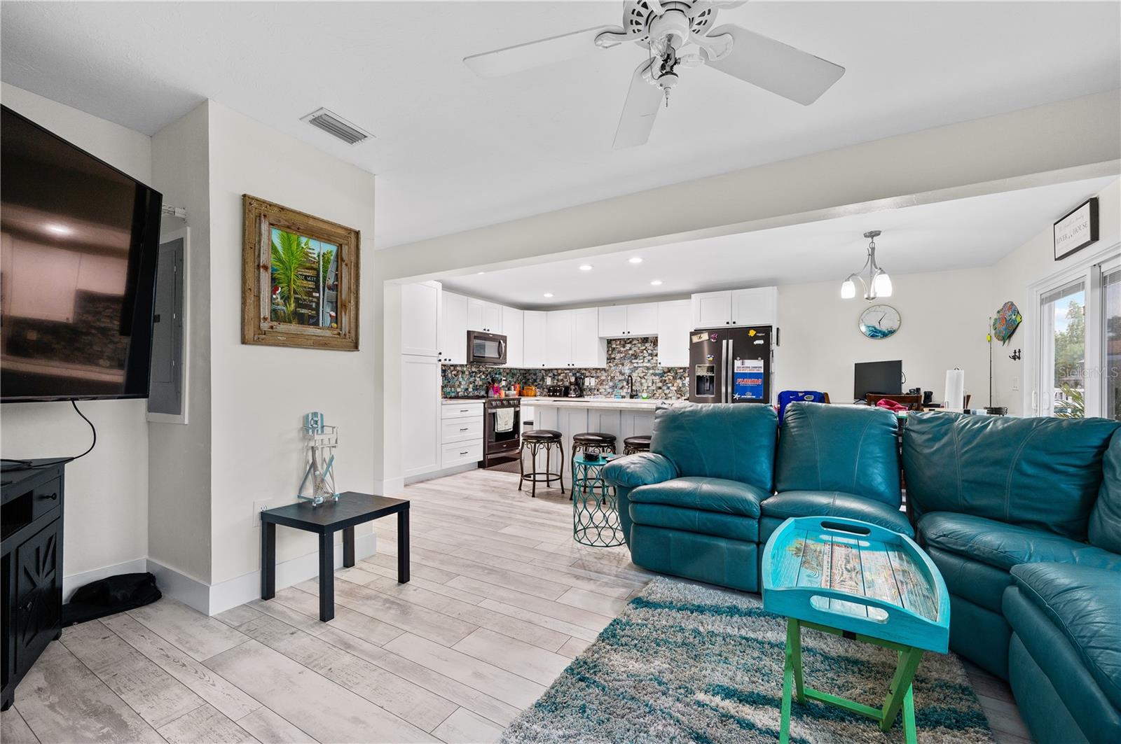 Image 34 of 50 For 30 Valare Lane 102b