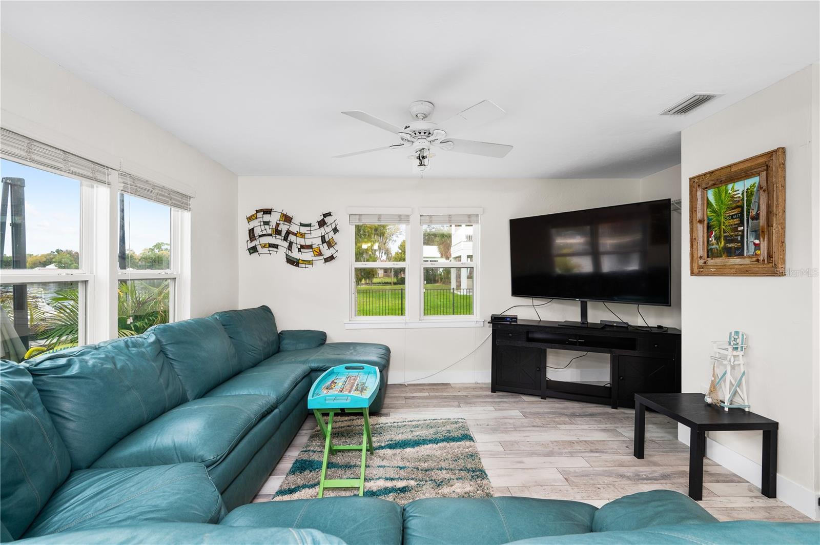 Image 40 of 50 For 30 Valare Lane 102b