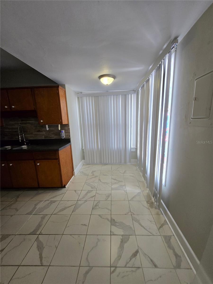 Image 11 of 24 For 924 5th Avenue C