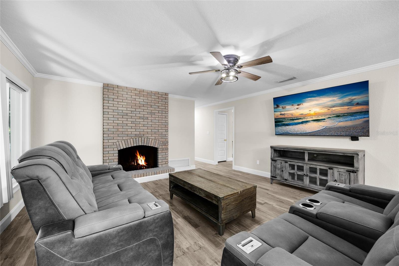 Image 11 of 41 For 830 60th Street