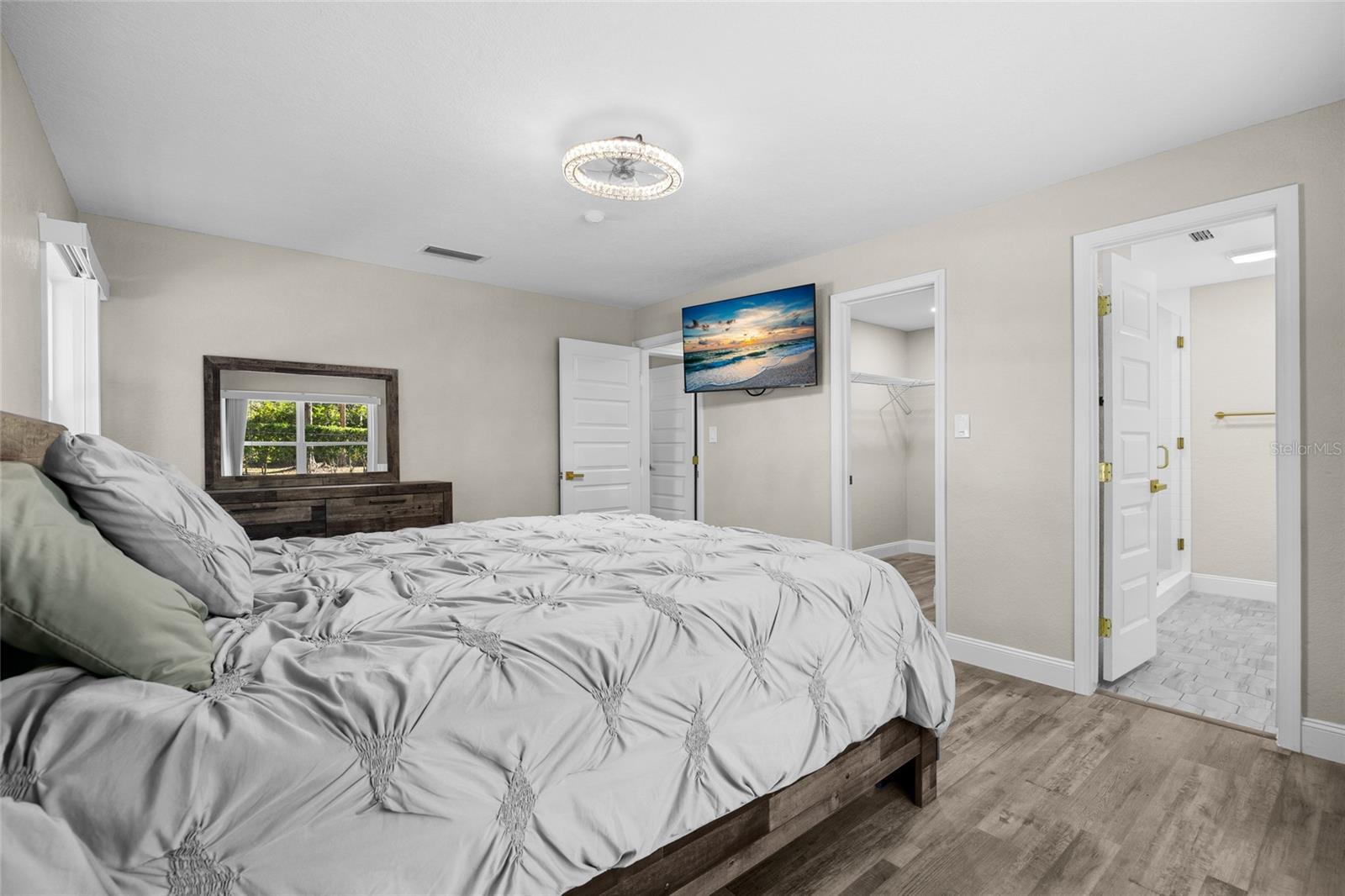 Image 19 of 41 For 830 60th Street