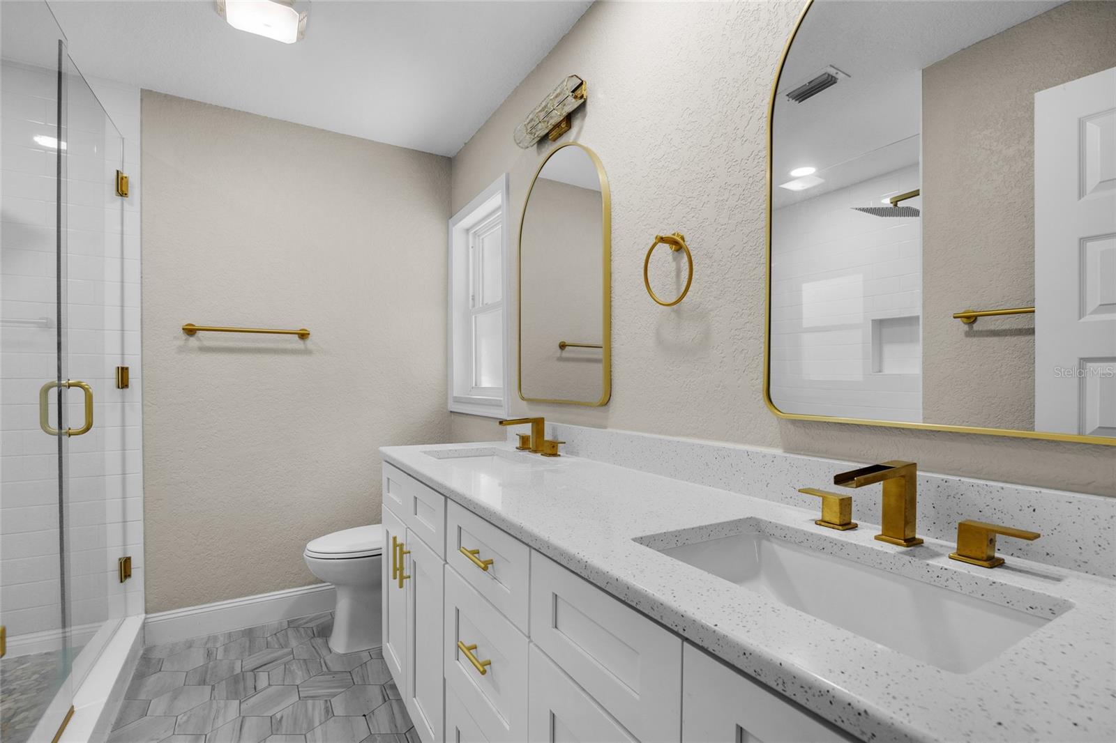 Image 21 of 41 For 830 60th Street