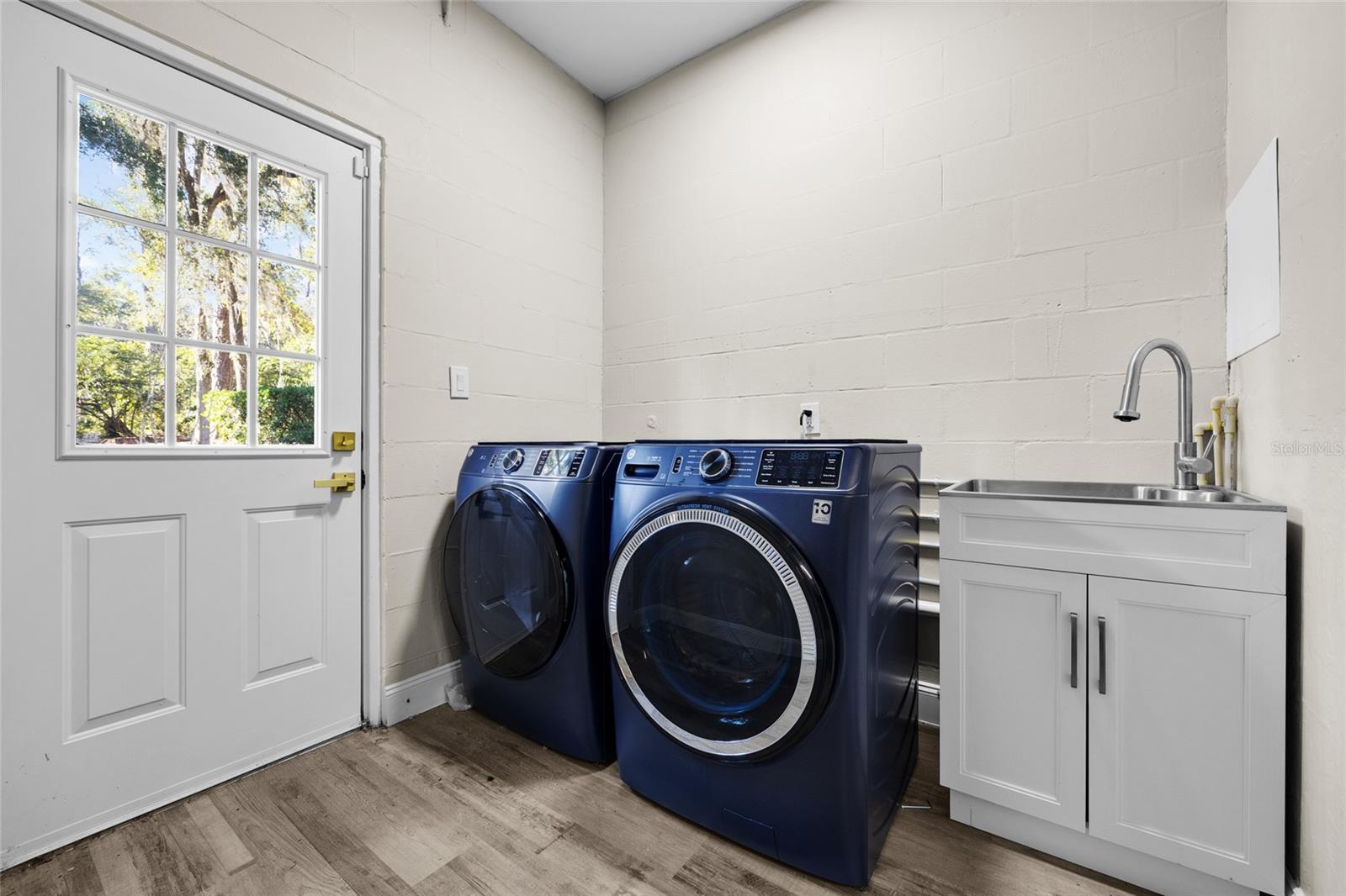 Image 30 of 41 For 830 60th Street