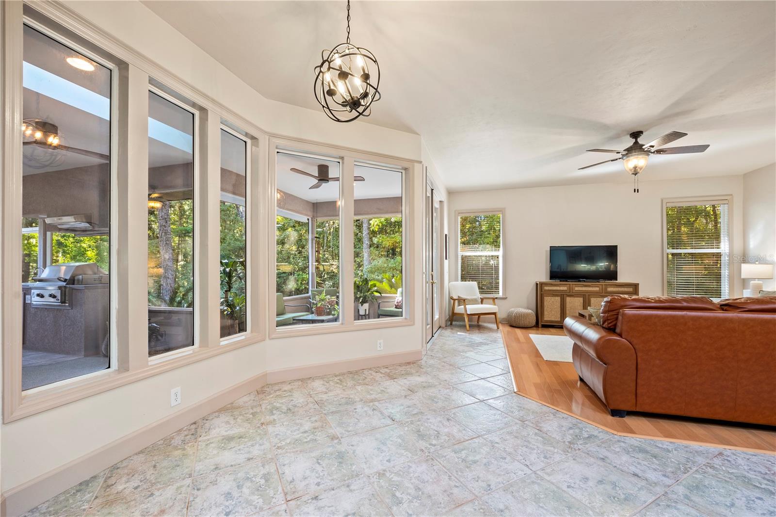 Listing photo id 10 for 6241 105th Avenue