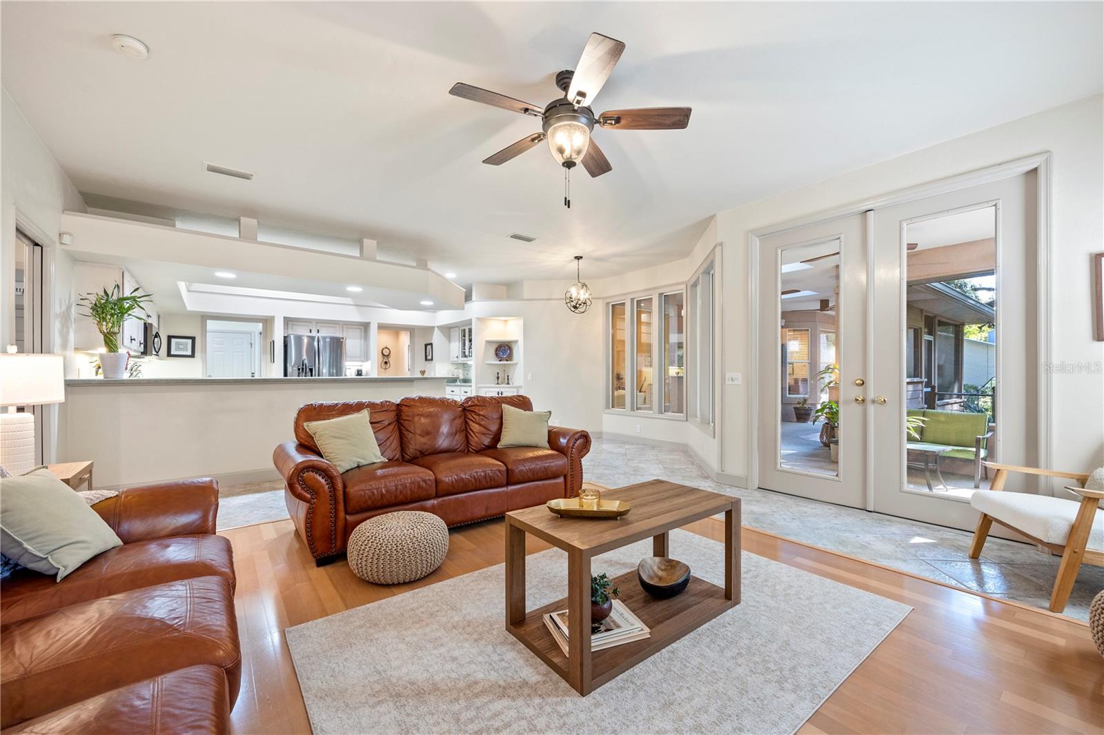 Listing photo id 11 for 6241 105th Avenue