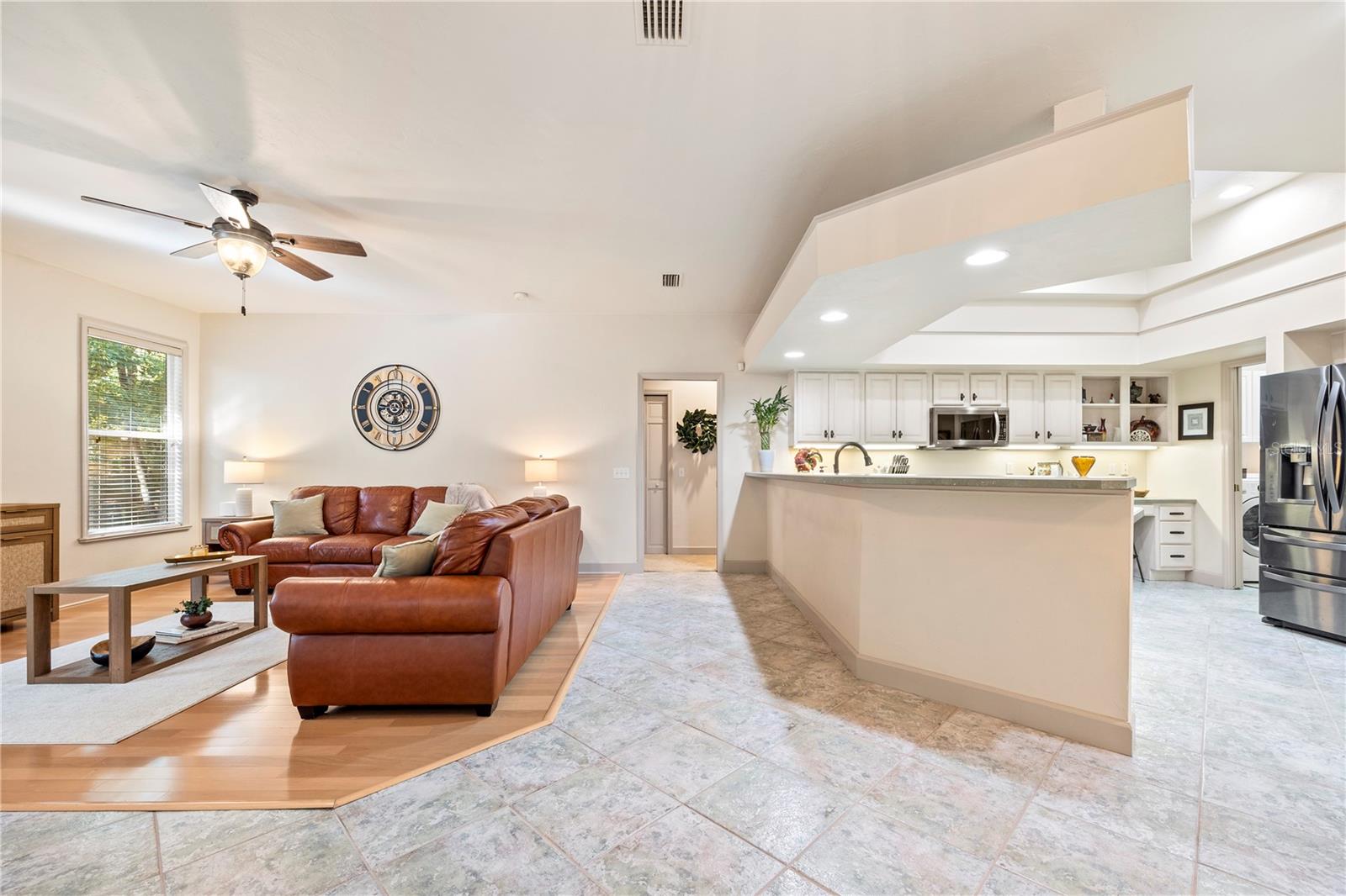 Listing photo id 12 for 6241 105th Avenue